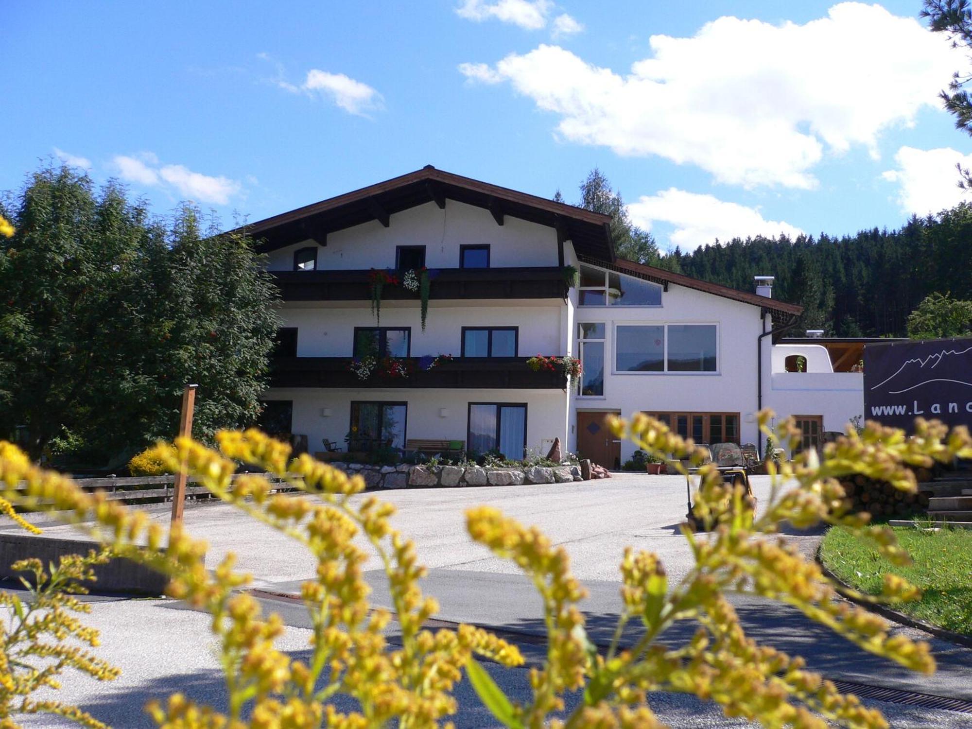 Landhaus Almdorf Hotel Sankt Johann in Tirol Exterior foto